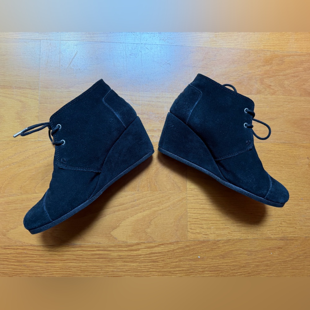 TOMS Black Suede Desert Wedge Ankle Boots Booties Women’s 9